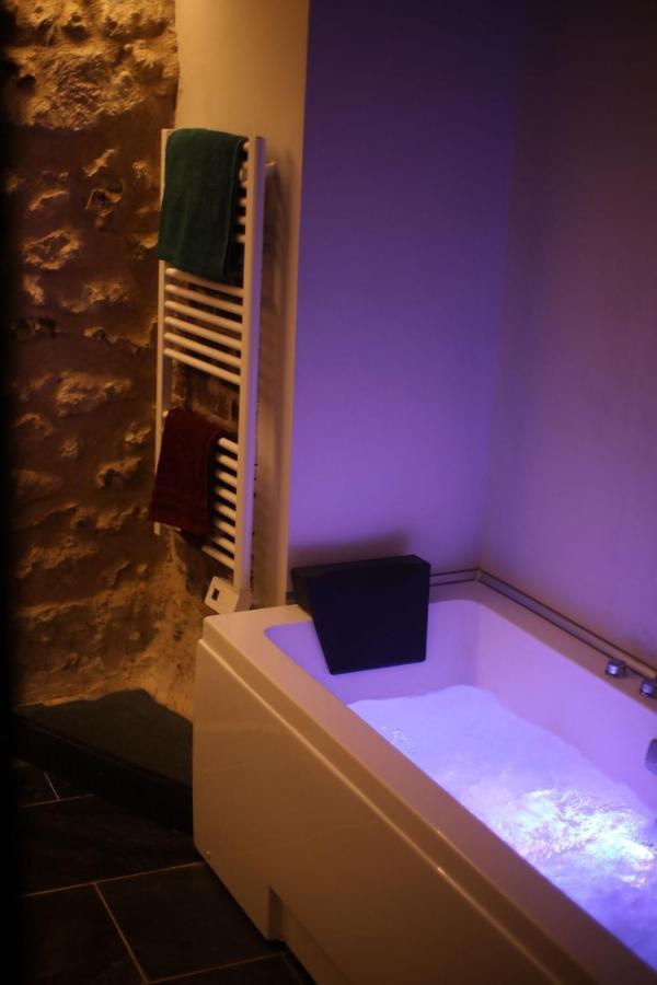 La Montrieuse, Chambre Individuelle Avec Sauna Et Baignoire Spa Naveil Eksteriør bilde